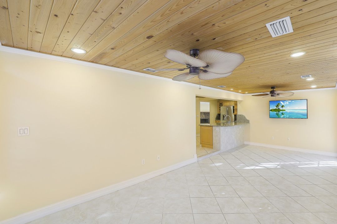 710 95th Ave N, Naples, FL 34108