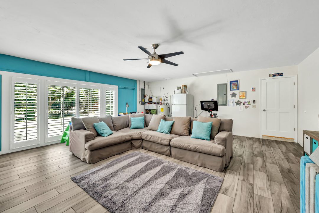 5940 Golden Oaks Ln, Naples, FL 34119