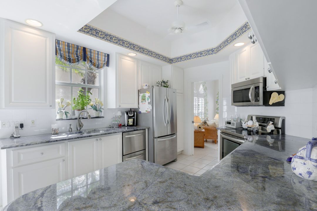 4000 Isla Ciudad Ct, Naples, FL 34109