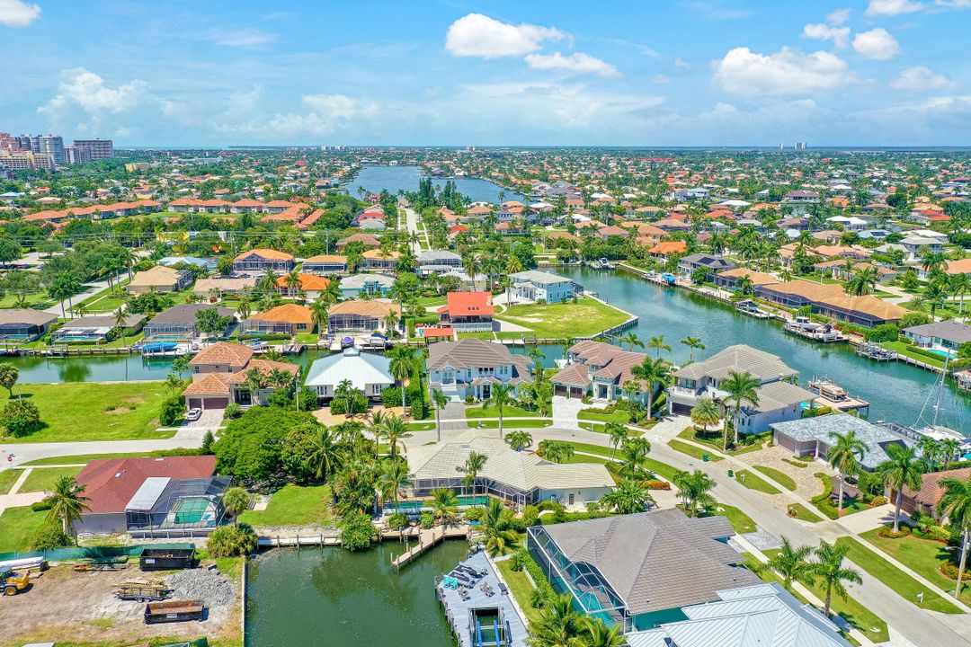 690 Pelican Ct, Marco Island, FL 34145