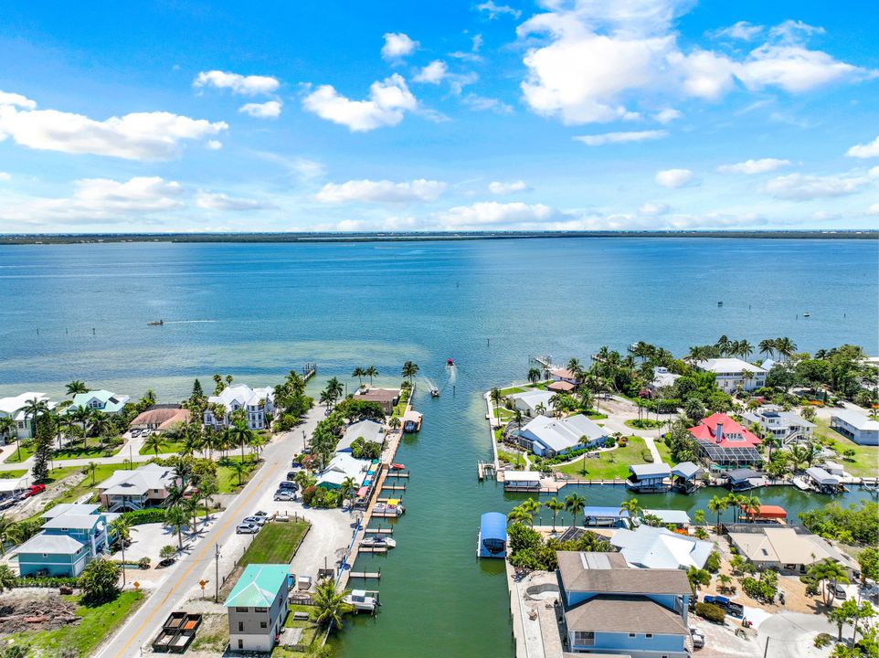 2471 Oleander St, Saint James City, FL 33956