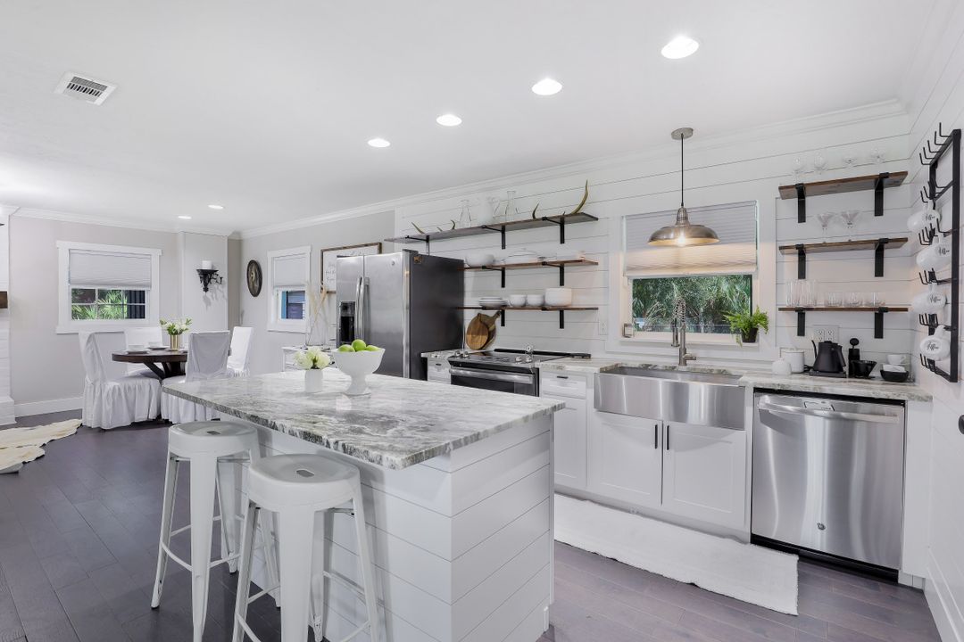 140 5th St NW, Naples, FL 34120