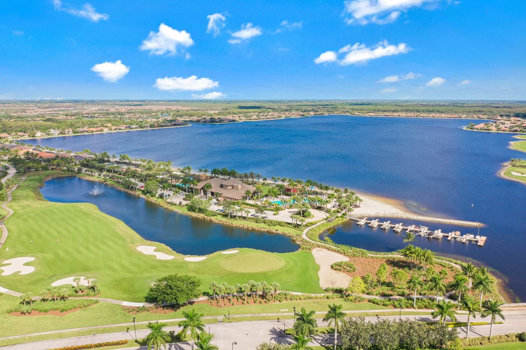 8826 Spinner Cove Ln, Naples, FL 34120