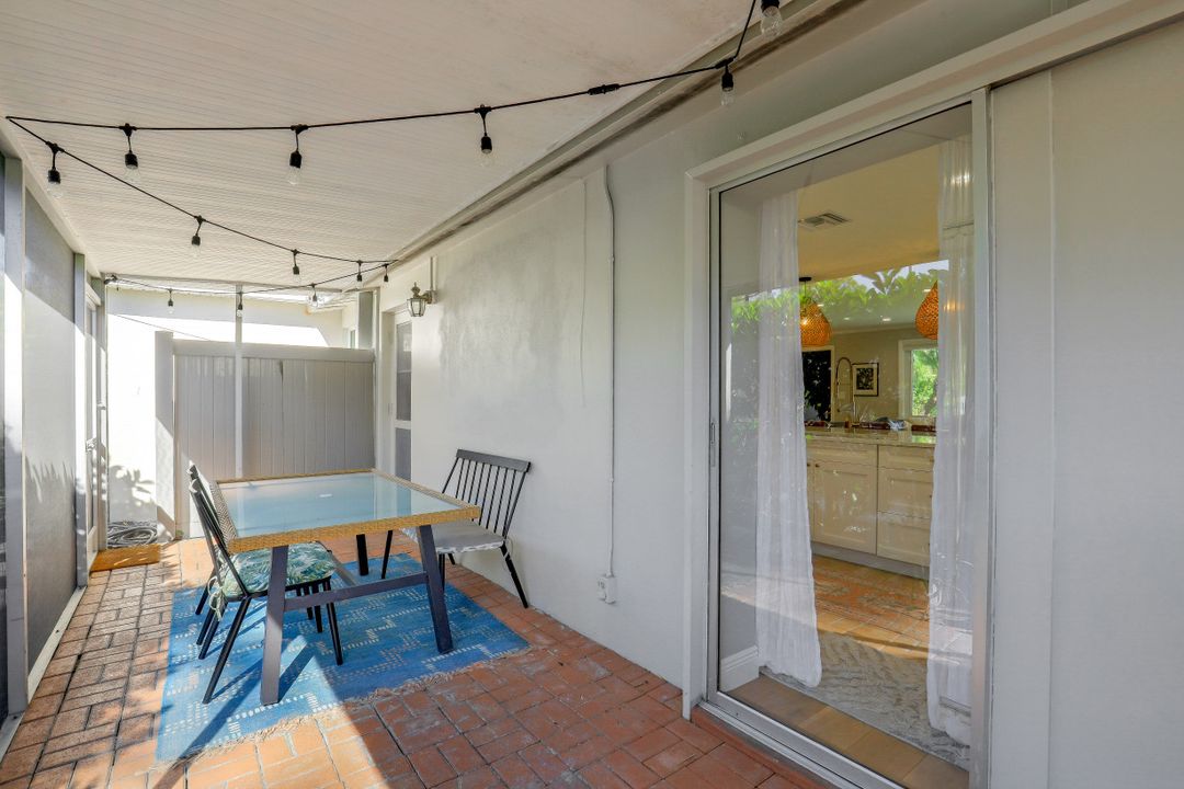 1091 22nd Ave N, Naples, FL 34103