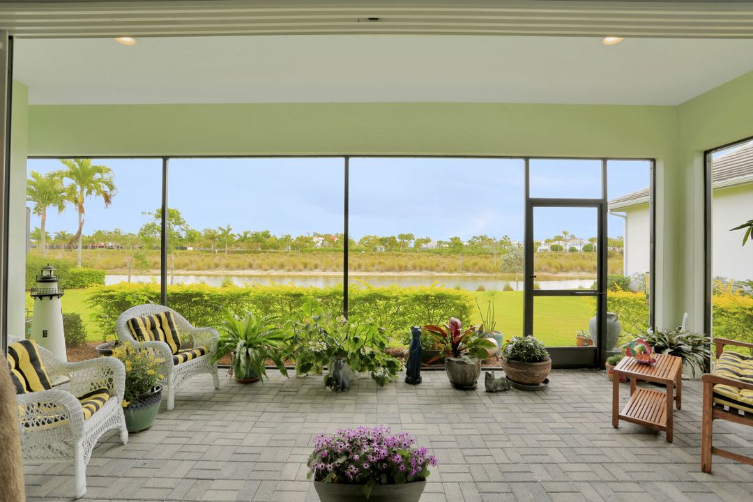 6462 Warwick Ave, Naples, FL 34113