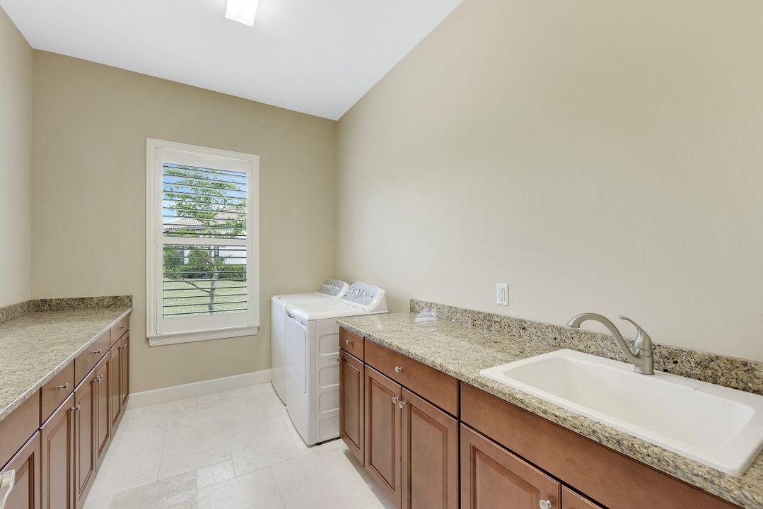 9004 Sorreno Ct, Naples, FL 34119