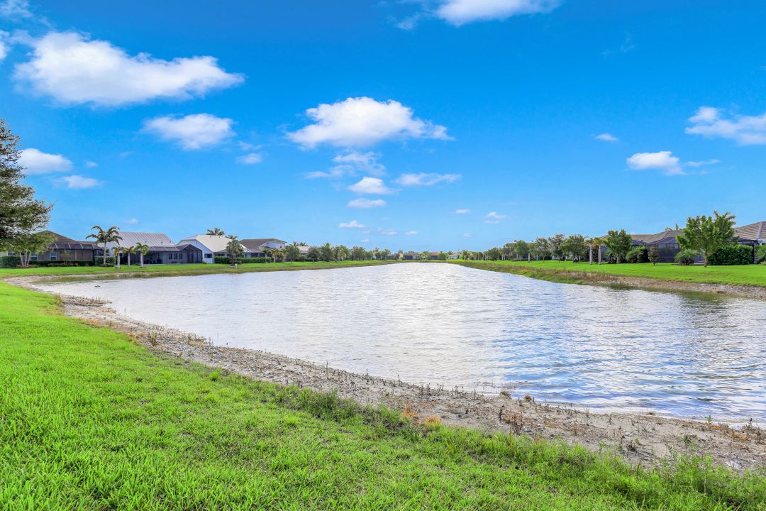 14664 Topsail Dr, Naples, FL 34114