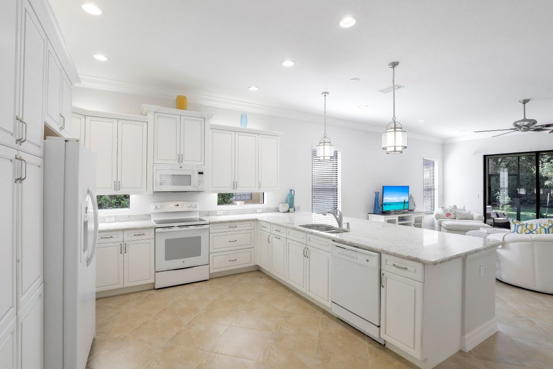 3195 Pacific Dr, Naples, FL 34119