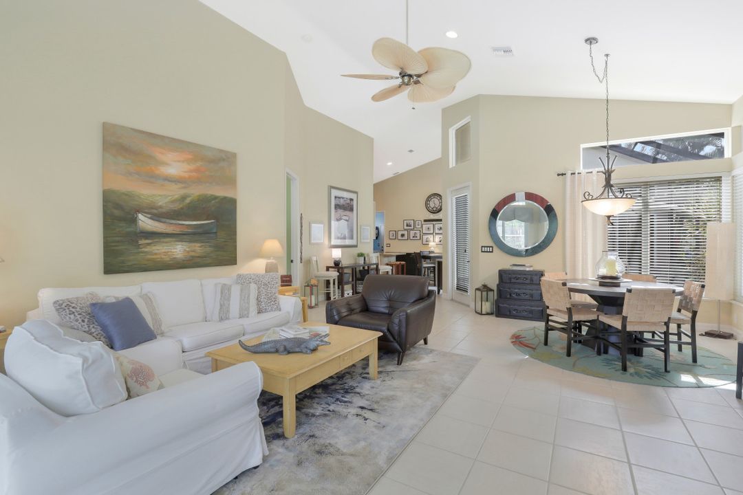 3640 Sawgrass Ct, Bonita Springs, FL 34134