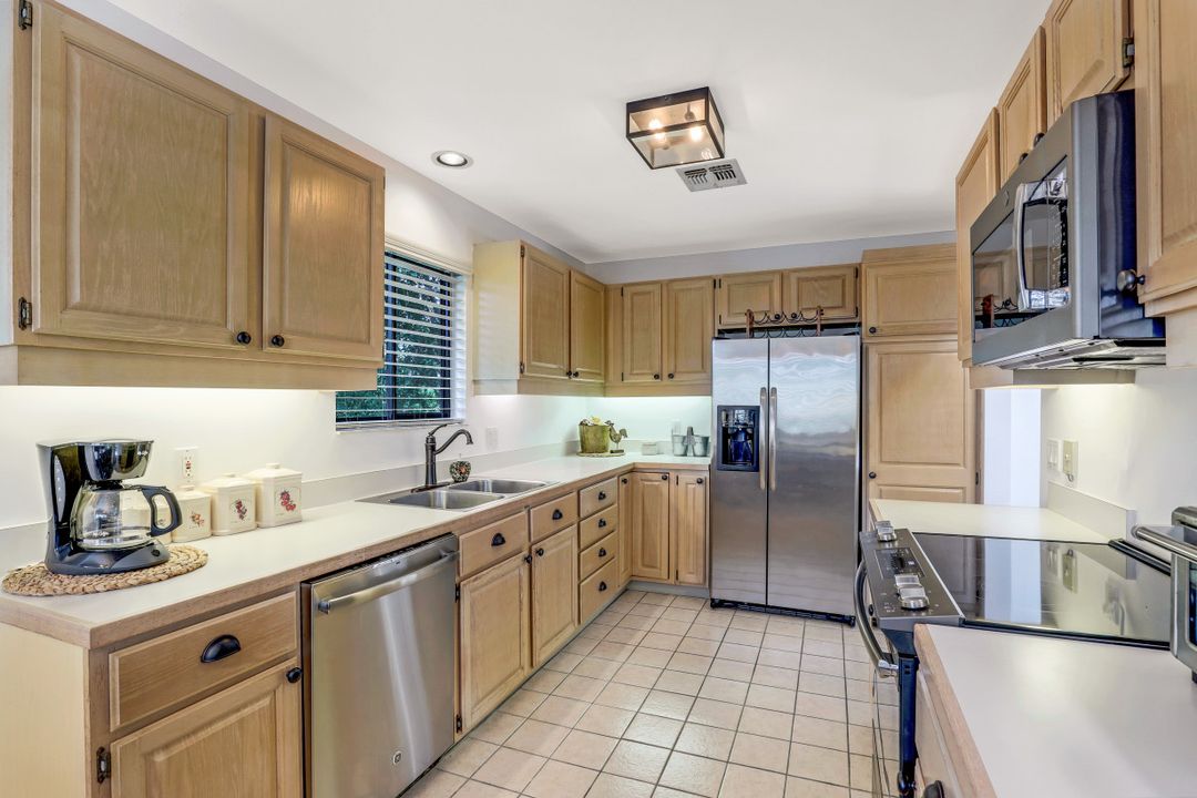 27100 Oakwood Lake Dr, Bonita Springs, FL 34134