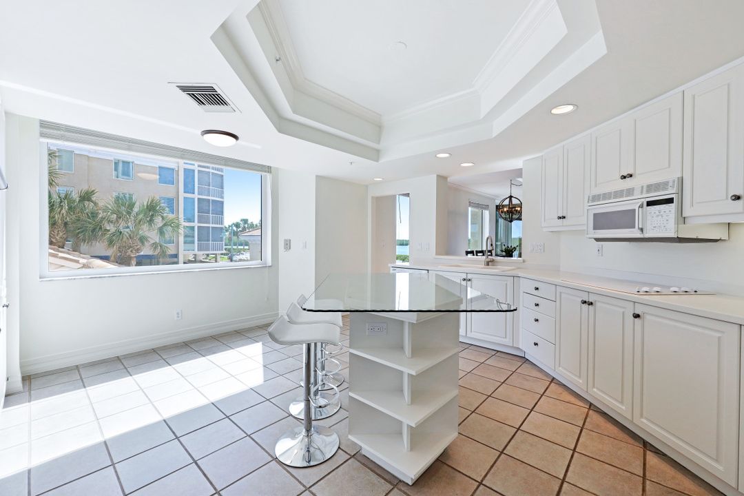 445 Dockside Dr ##201, Naples, FL 34110