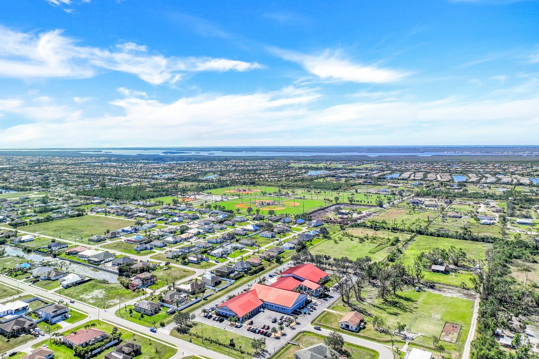 1833 SW 11th Terrace, Cape Coral, FL 33991