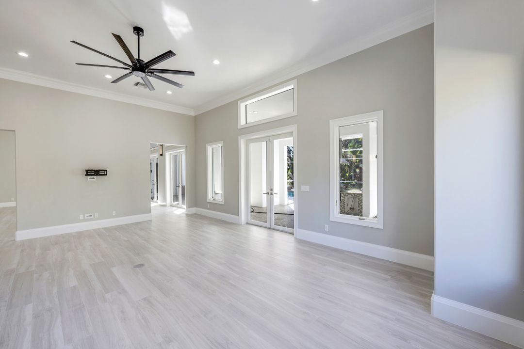 4040 1st Ave SW, Naples, FL 34119