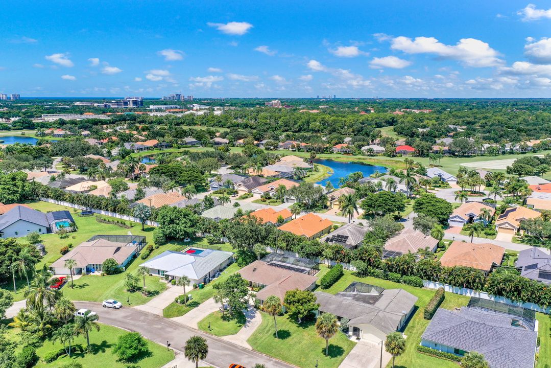 10430 Windsor Way, Naples, FL 34109