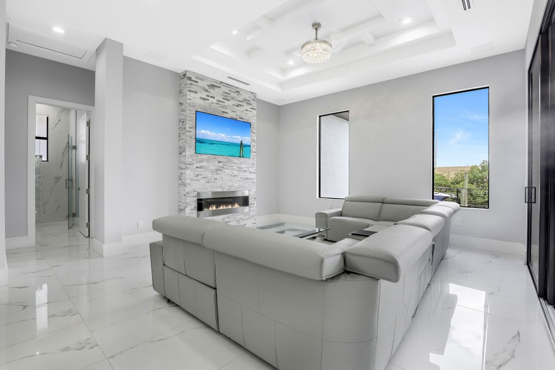 1903 Everest Pkwy, Cape Coral, FL 33904