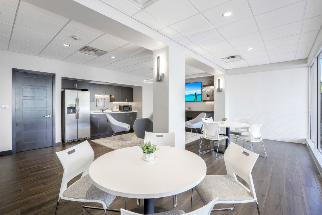 1 Bluebill Ave #306, Naples, FL 34108