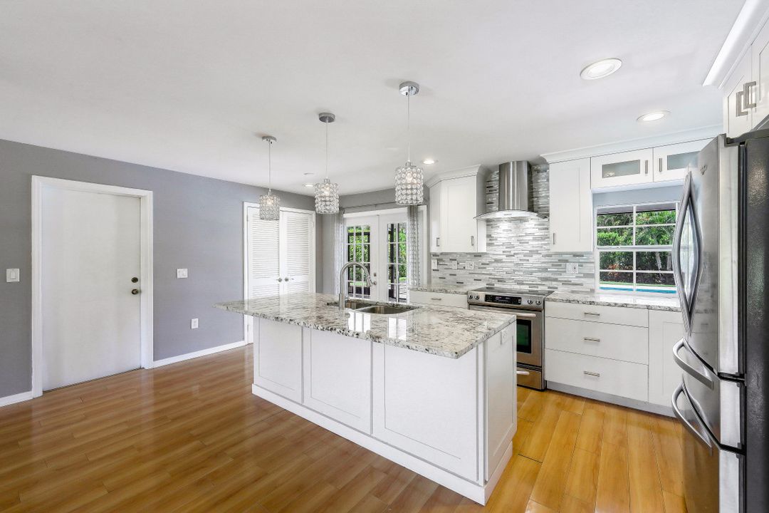 800 100th Ave N, Naples, FL 34108