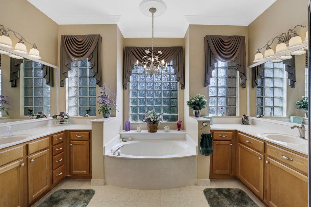 1427 King Sago Ct, Naples, FL 34119