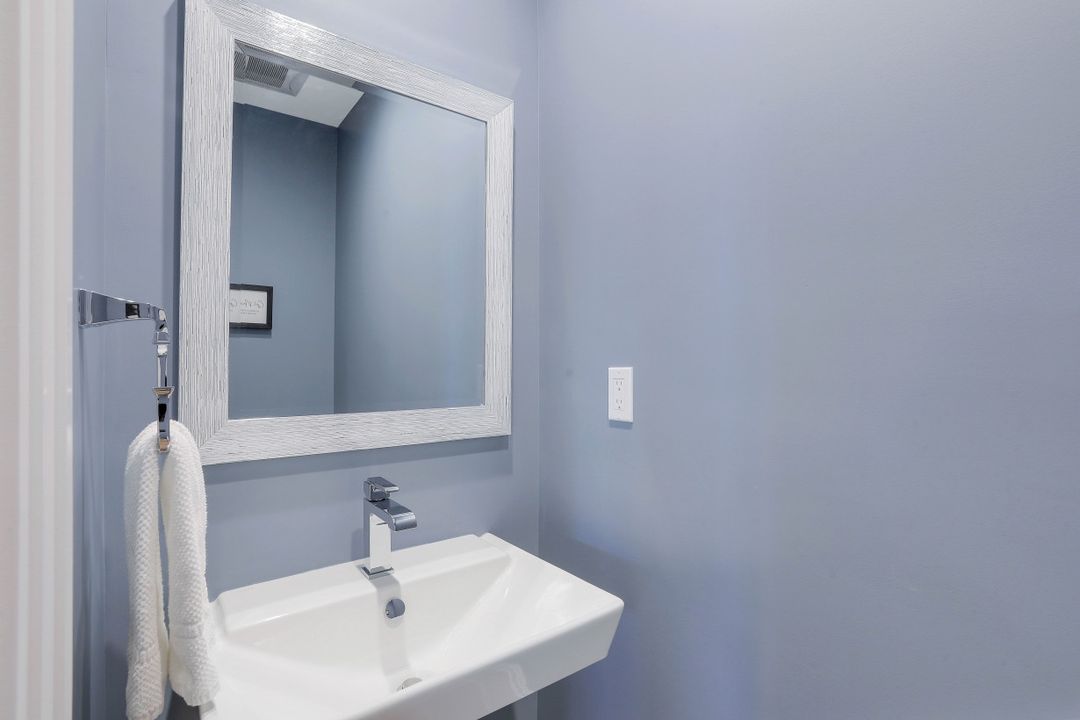 1135 3rd Ave S #107, Naples, FL 34102