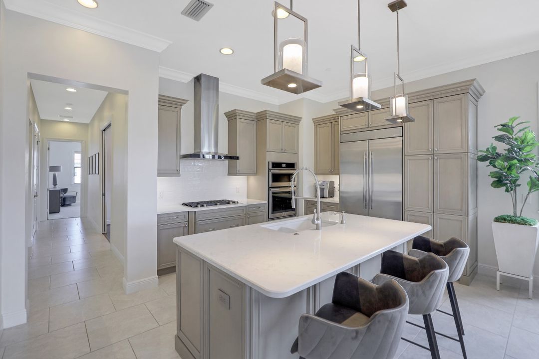 16386 Viansa Way #301, Naples, FL 34110