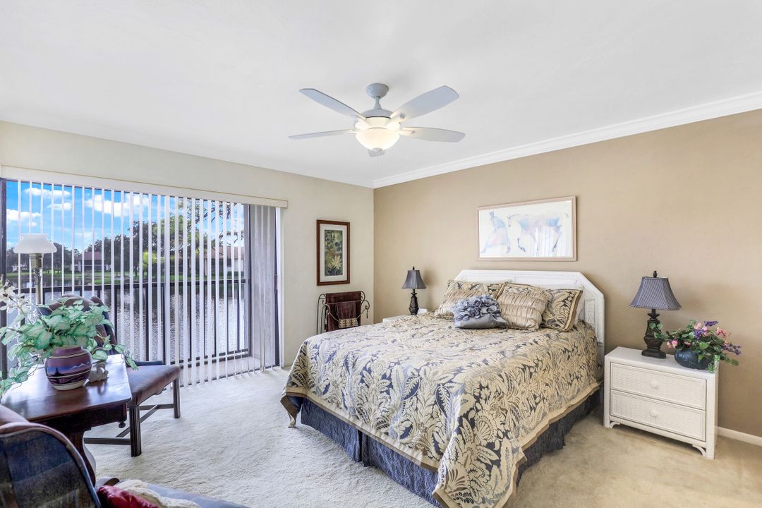 560 Retreat Dr #201, Naples, FL 34110