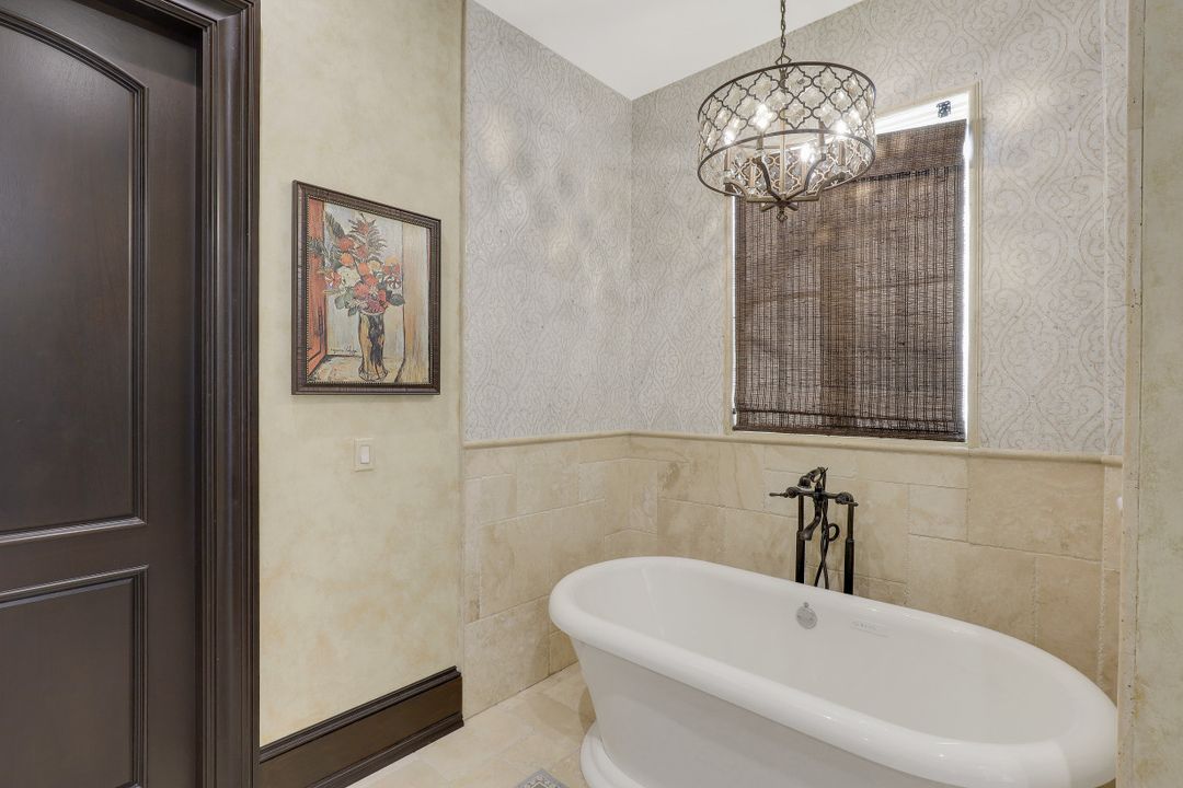 10080 Gulf Shore Dr, Naples, FL 34108