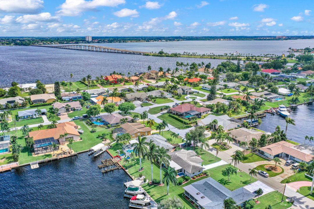 1923 SE 45th St, Cape Coral, FL 33904