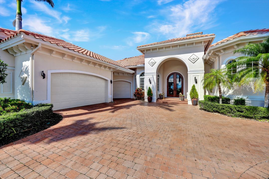 18020 Via Bellamare Ln, Miromar Lakes, FL 33913