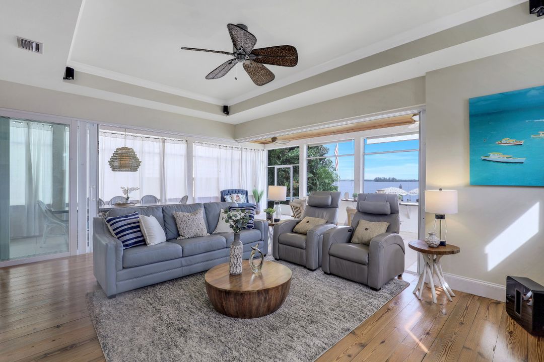 4559 E Riverside Dr, Fort Myers, FL 33905