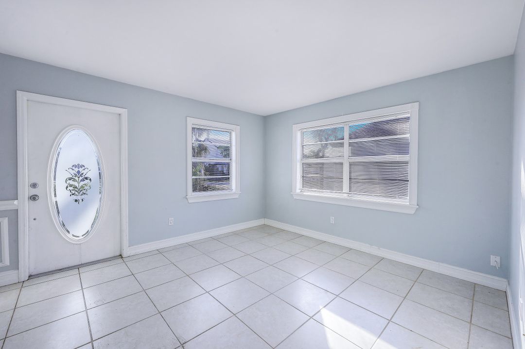 513 104th Ave N, Naples, FL 34108