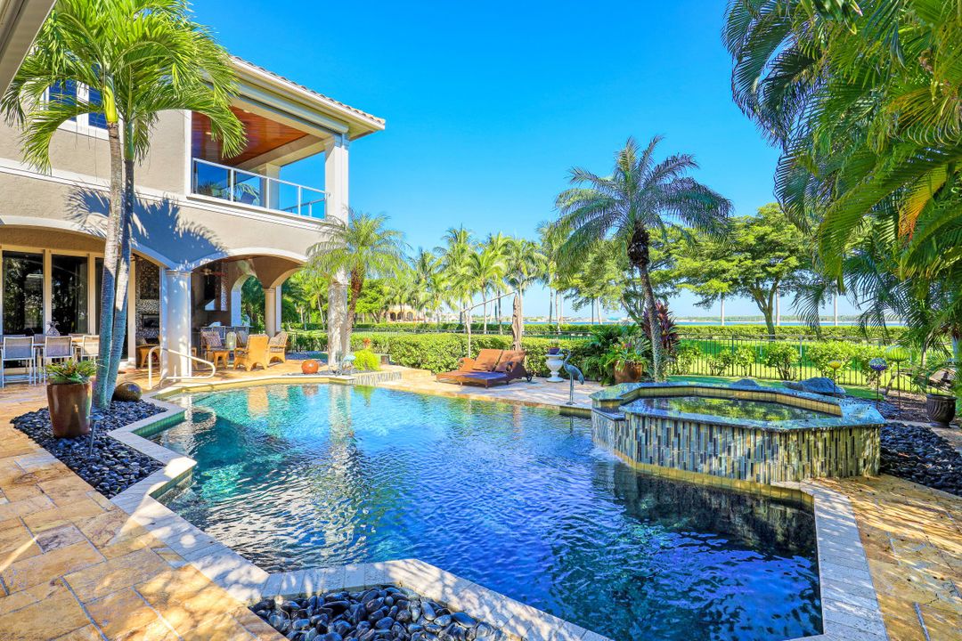 18000 Via Bellamare Ln, Miromar Lakes, FL 33913