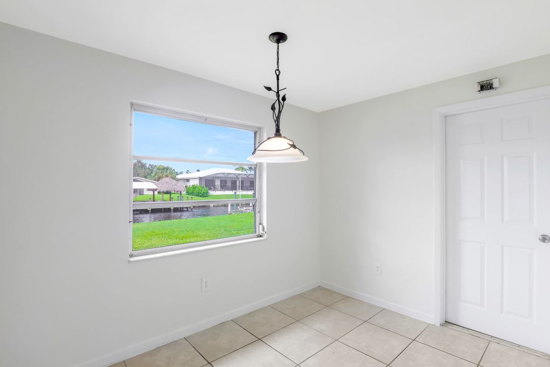 825 Lucerne Pkwy, Cape Coral, FL 33904