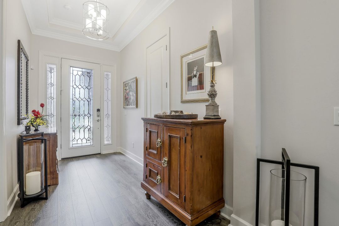 8669 Dilillo Ct, Naples, FL 34119