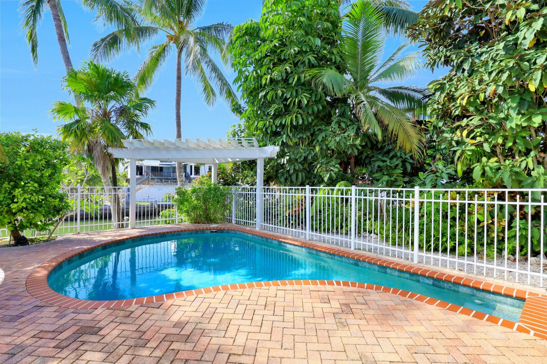 1154 Vernon Pl, Marco Island, FL 34145