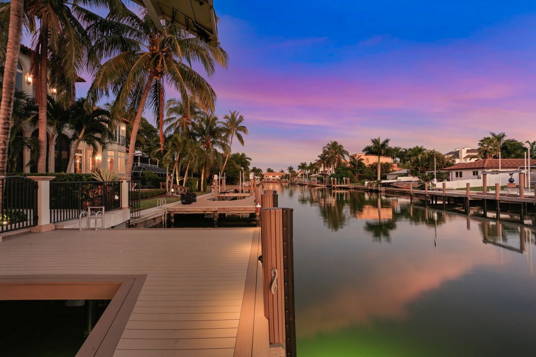 172 Seabreeze Ave, Naples, FL 34108