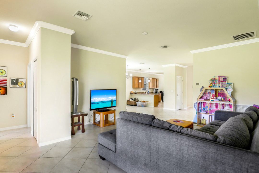 3401 Dandolo Cir, Cape Coral, FL 33909