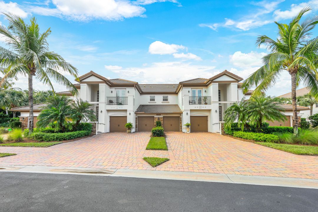 8080 Players Cove Dr Unit 102, Naples, FL 34113