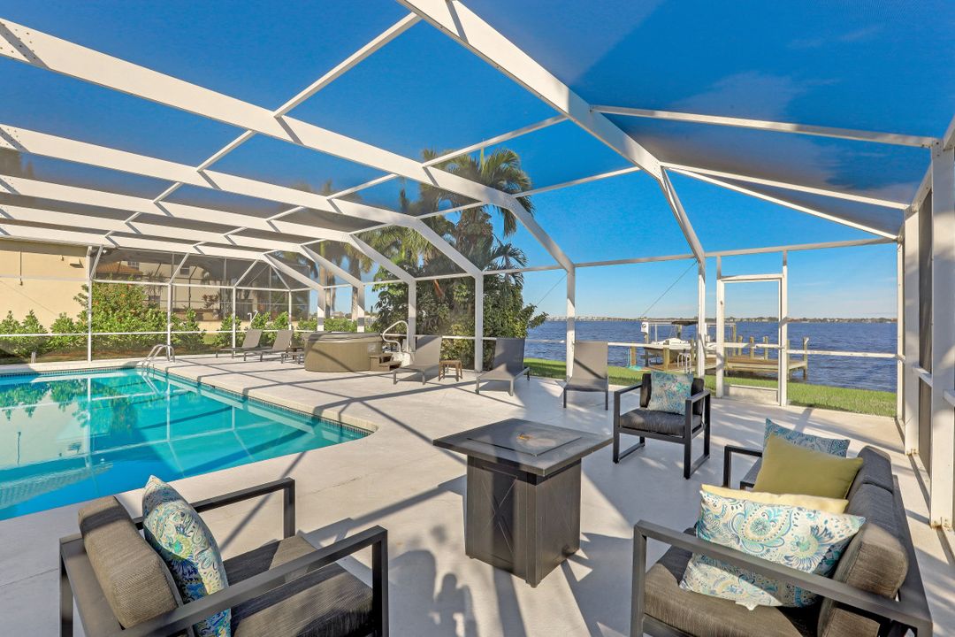 5261 Nautilus Dr, Cape Coral, FL 33904