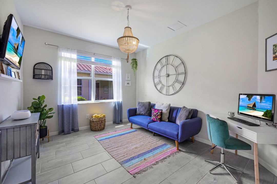 2042 Tamarron Ln, Naples, FL 34120