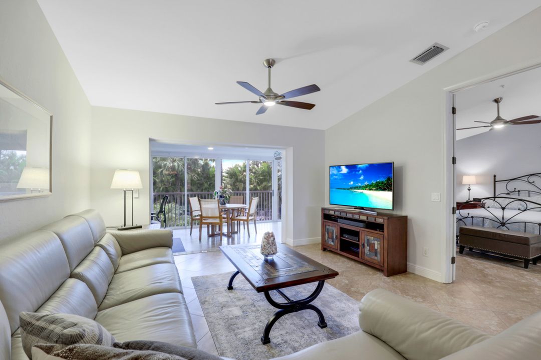 2395 Hidden Lake Dr #8, Naples, FL 34112