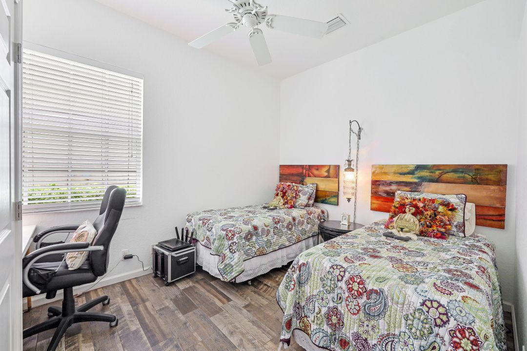 15842 Los Reyes Ln, Naples, FL 34110