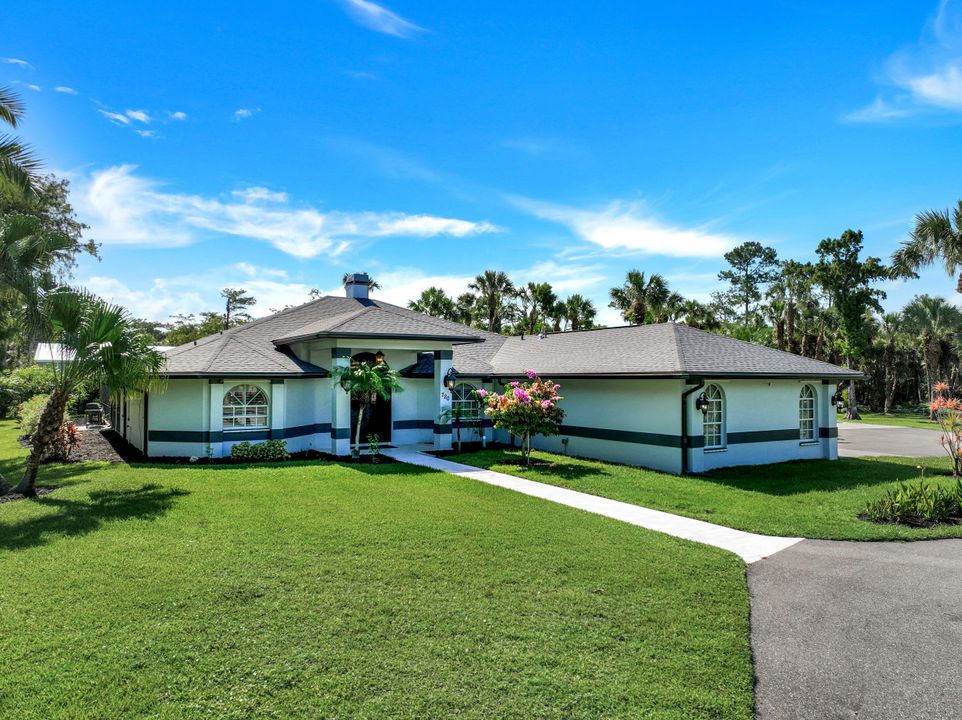 720 17th St NW, Naples, FL 34120