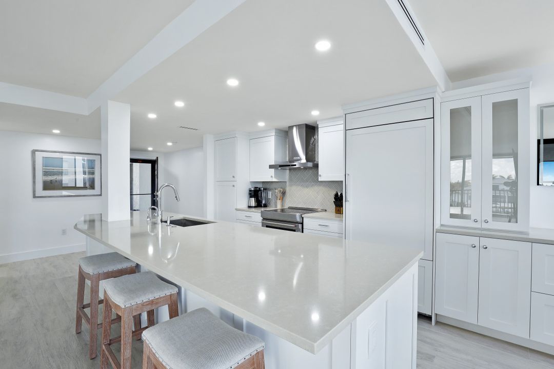 10482 Gulf Shore Dr #231, Naples, FL 34108