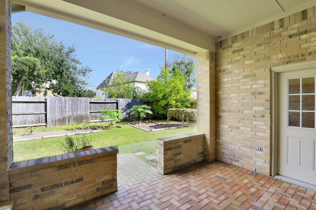 5327 Heath River Ln, Sugar Land, TX 77479
