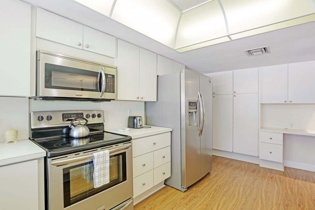 139 Bayview Ave, Naples, FL 34108