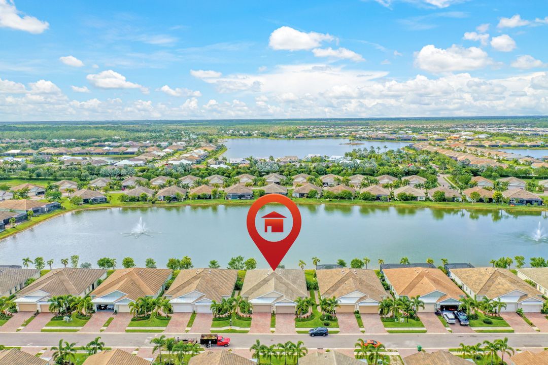 14708 Edgewater Cir, Naples, FL 34114