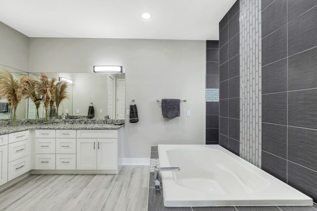 124 SW 38th Terrace, Cape Coral, FL 33914