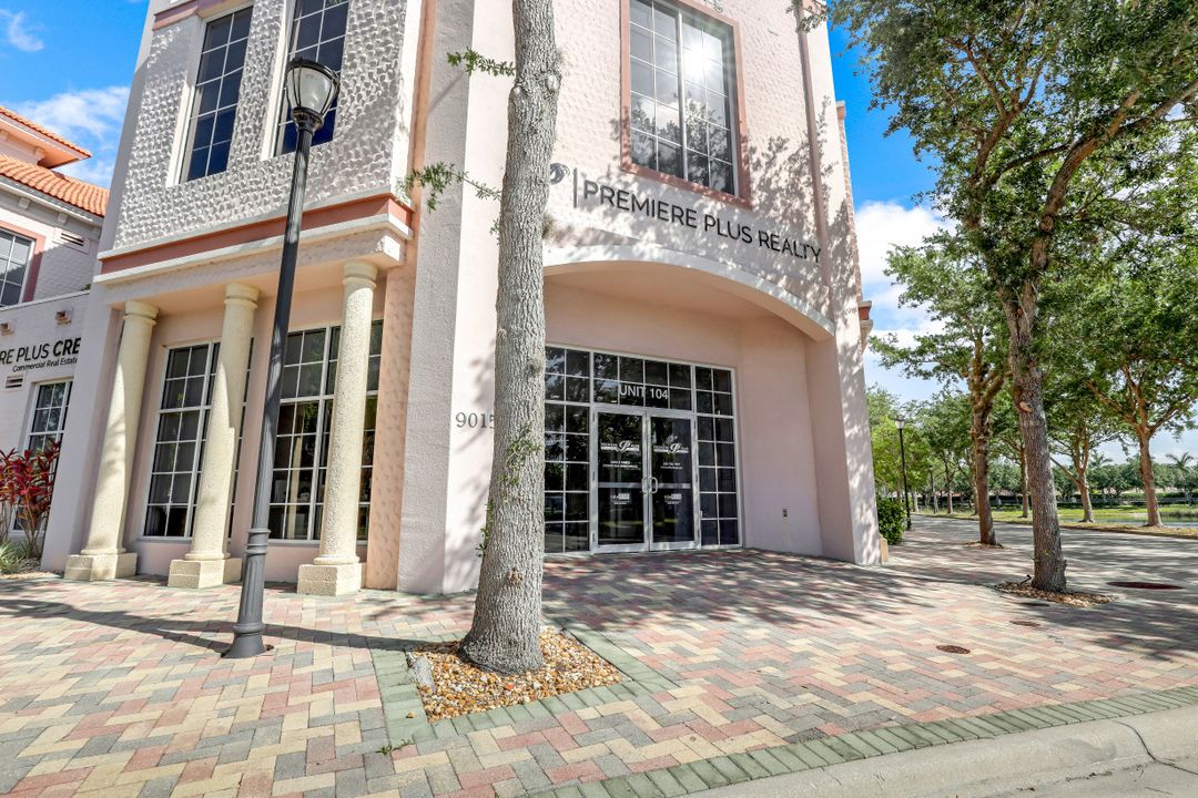 9015 Strada Stell Ct #104, Naples, FL 34109