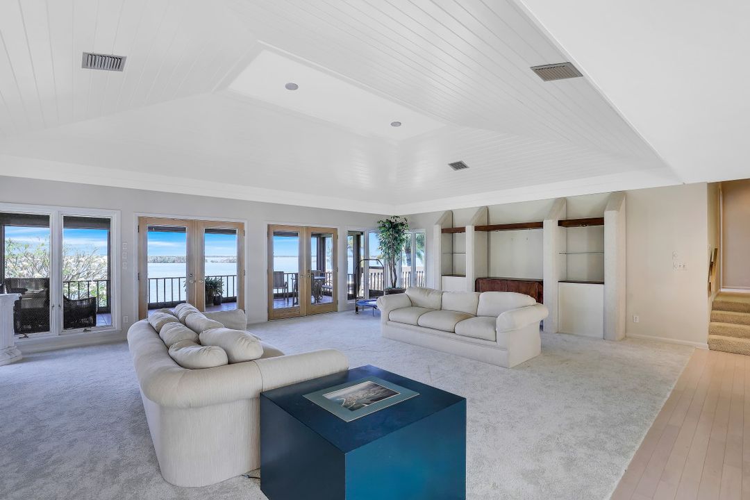 1011 Pettit Ct, Marco Island, FL 34145