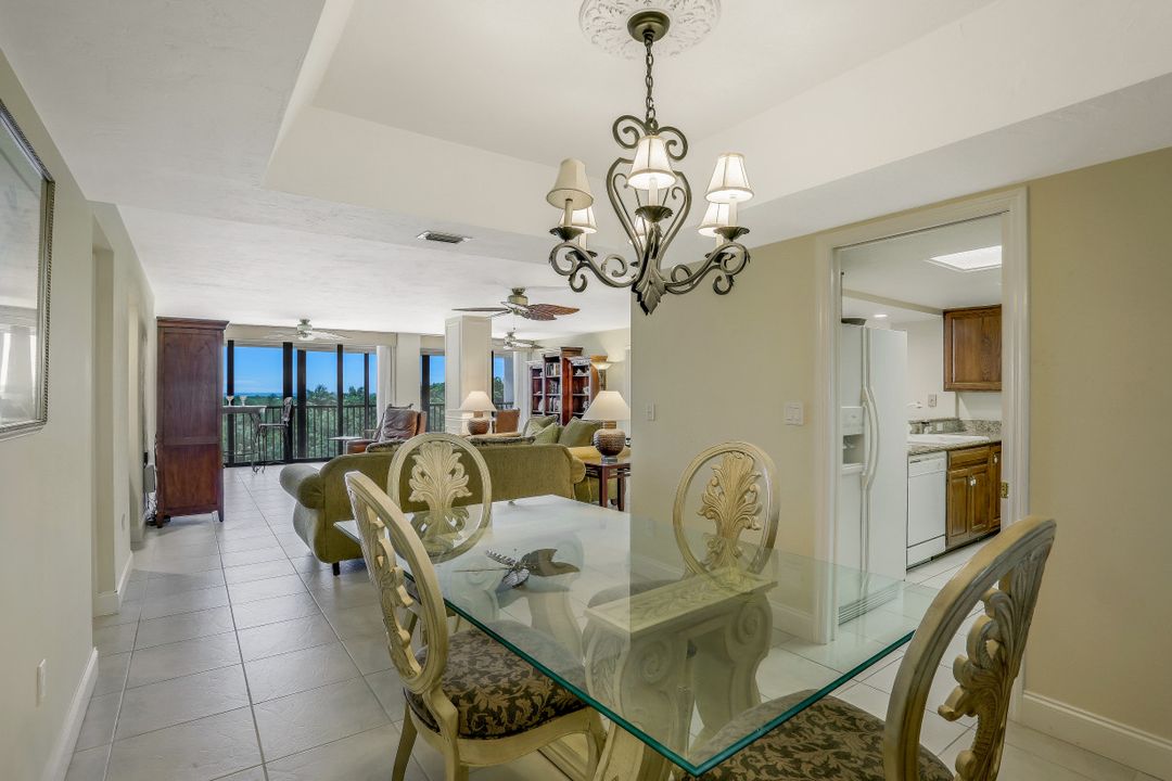5601 Turtle Bay Dr #302, Naples, FL 34108